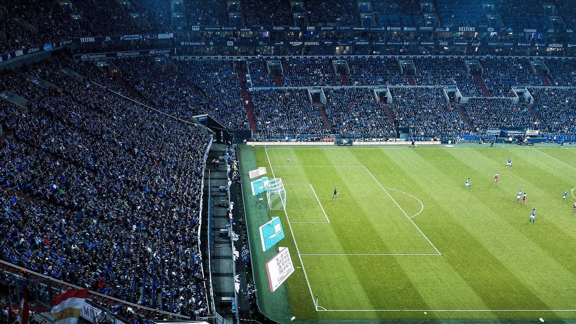 德甲焦点战，卡尔双响凯恩点射救主，拜仁2-2憾平美因茨